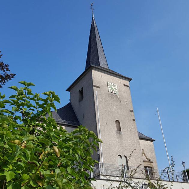 Kirche Karweiler Aussenansicht